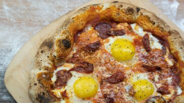 Pizza bismarck receta con huevos deliciosa y rica en sabor