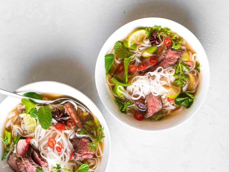 recept voor pho van biefstuk met rijstnoedels sante