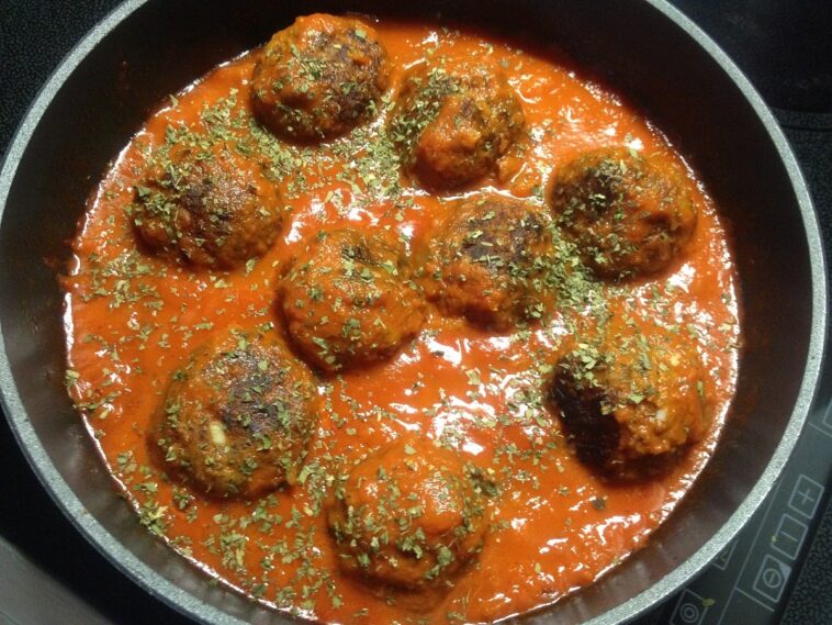 albondigas salsa