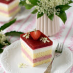 pastel fresas con flor de saúco