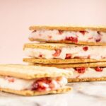 Sándwich de helado de fresa: una idea fácil y deliciosa