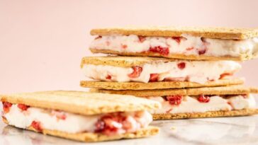 Sándwich de helado de fresa: una idea fácil y deliciosa