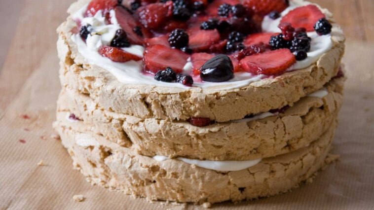 tarta de queso con tres capas de bayas