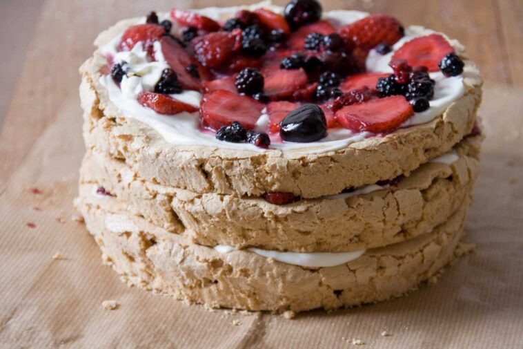 tarta de queso con tres capas de bayas