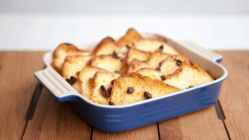 Cómo preparar un pudín clásico de pan y mantequilla