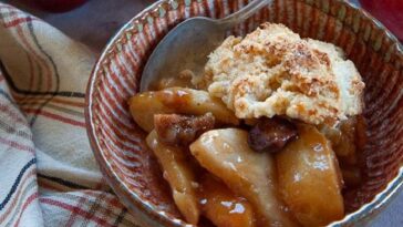 crumble de manzana y caramelo al horno