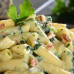 pasta penne de queso y nueces