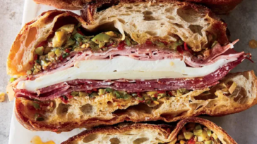 Cómo hacer un sándwich de Muffuletta