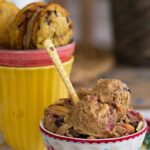 helado de mantequilla de cacahuete y masa de galletas