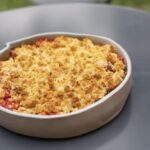 tomates con crumble de pan crujiente