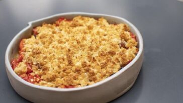 tomates con crumble de pan crujiente