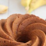 Bundt cake de plátano: un pastel suave, acogedor y saludable