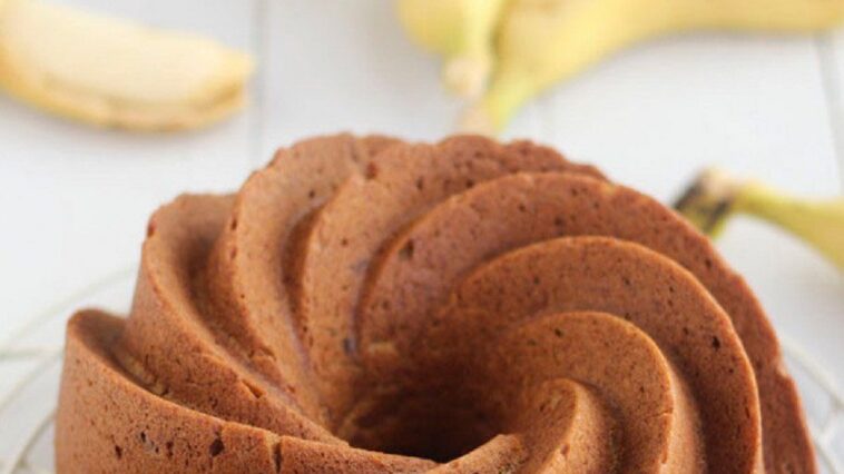 Bundt cake de plátano: un pastel suave, acogedor y saludable