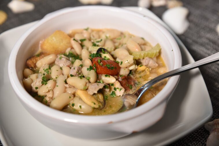 cavatelli con sopa de frijoles