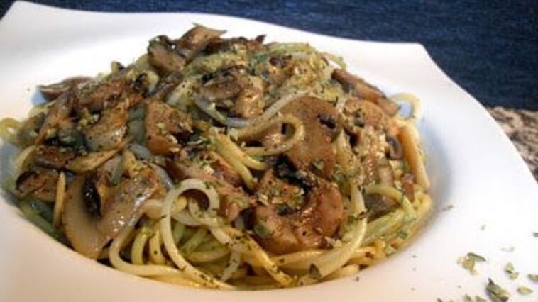 Espaguetis con setas, arándanos y crema de calabaza: receta gourmet
