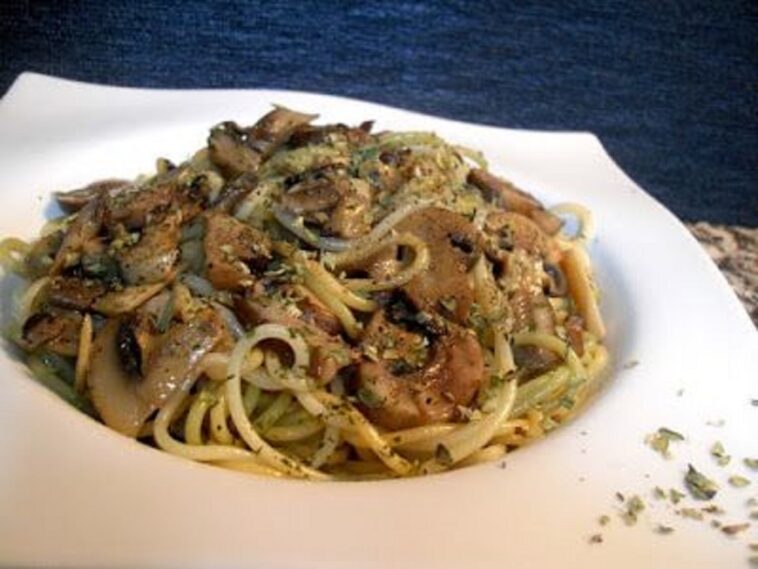 Espaguetis con setas, arándanos y crema de calabaza: receta gourmet