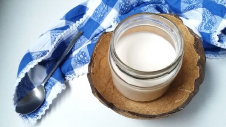 Yogur de coco vegano: receta ligera y sin lactosa