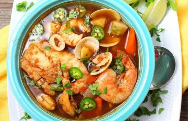 Sopa de pasta mixta con mariscos y pescados de roca: la receta