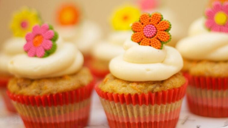 Cupcakes con zanahorias y frutos secos: un dulce rústico y acogedor