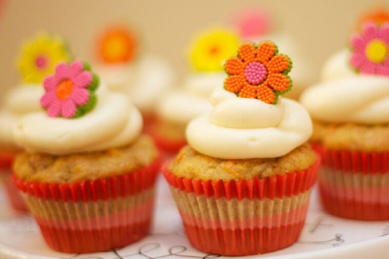 Cupcakes con zanahorias y frutos secos: un dulce rústico y acogedor