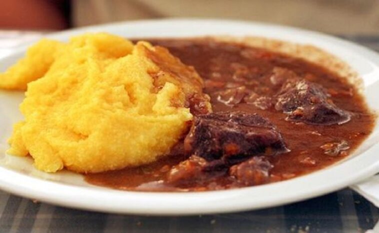 guiso de jabali con polenta