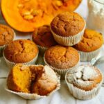 Muffins de calabaza con relleno cremoso: delicias suaves y atractivas