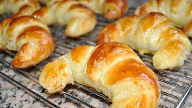 Medialunas fritas rellenas de chocolate: receta fácil y deliciosa