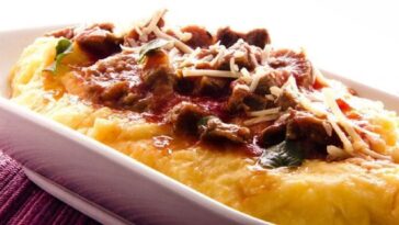 Polenta con salsa de carne y queso: una sabrosa receta de invierno