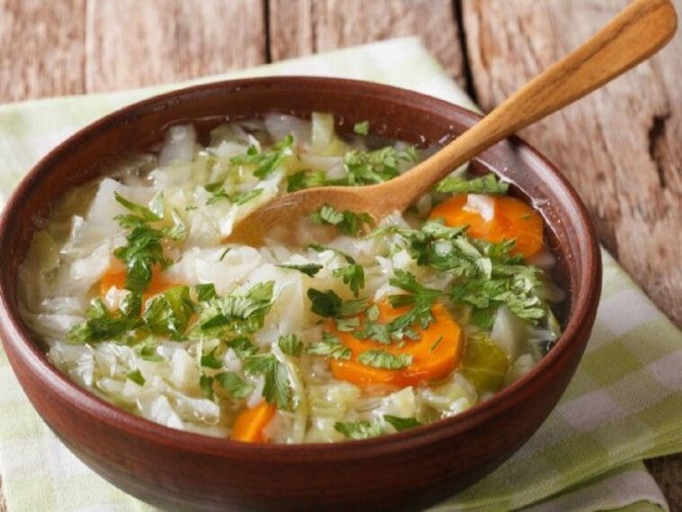 Sopa de col de colores: una receta sabrosa y atractiva