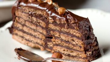 Tarta de galletas de chocolate: irresistiblemente desmenuzable y cremosa