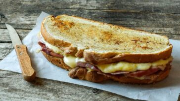 Sándwich de queso a la plancha: la receta de las tostadas de queso americano