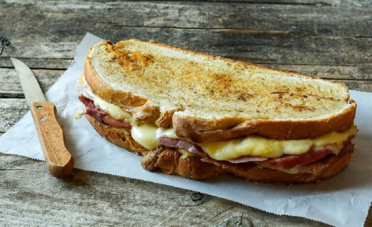 Sándwich de queso a la plancha: la receta de las tostadas de queso americano