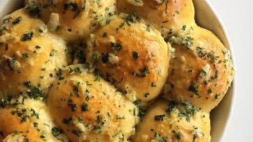Panecillos de ajo blandos: sabrosos, aromáticos y llenos de sabor