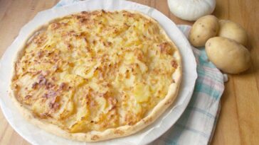 Torta baciocca: la receta de una tarta salada ligur con patatas, cebollas y manteca de cerdo