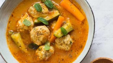 albondigas en caldo