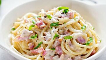 pasta con crema de puerros y bacon