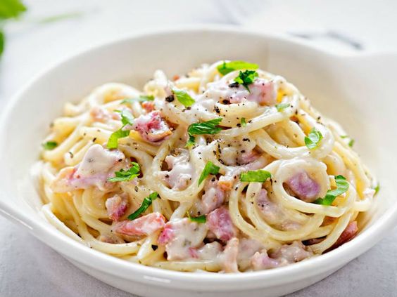 pasta con crema de puerros y bacon