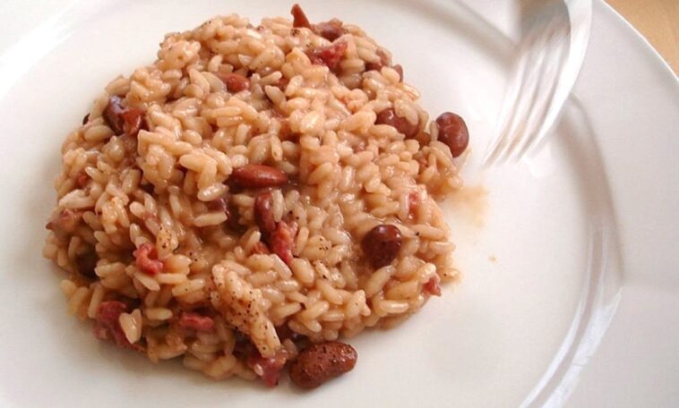 Risotto piamontés: la receta clásica con arroz, frijoles y repollo