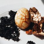 huevos en té